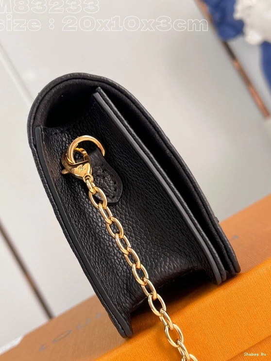 On Wallet Chain Lily LOUIS VUITTON 0729